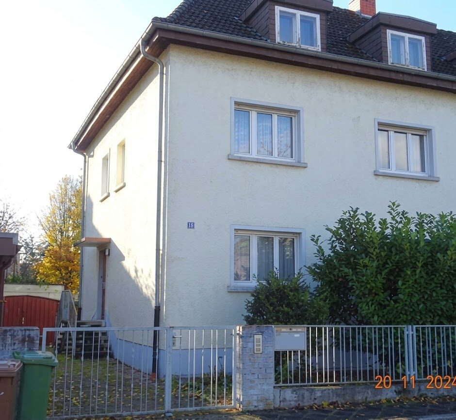 Doppelhaushälfte mit Garten und Garage in Mannheim-Feudenheim
