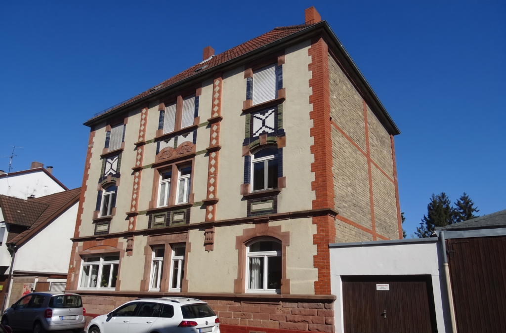 3 Zi-Wohnung im kleinen Mehrfamilienhaus